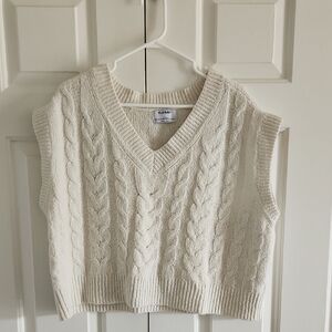 Old Navy Cream V-Neck Cable Knit Sweater Vest Size L